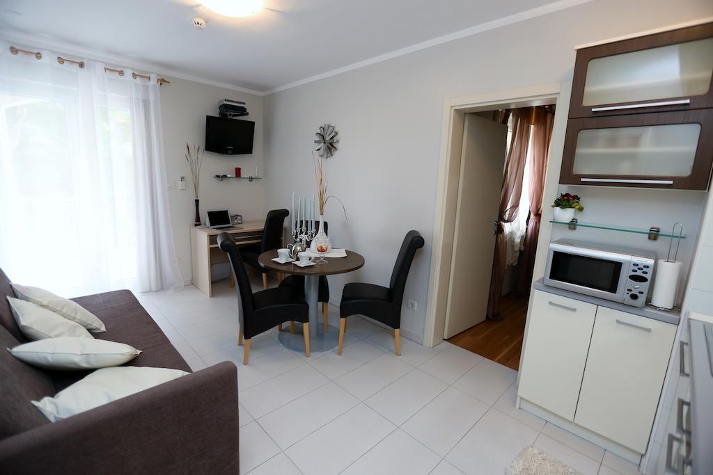 Apartments Lavica Beach Dumicic Podstrana Habitación foto