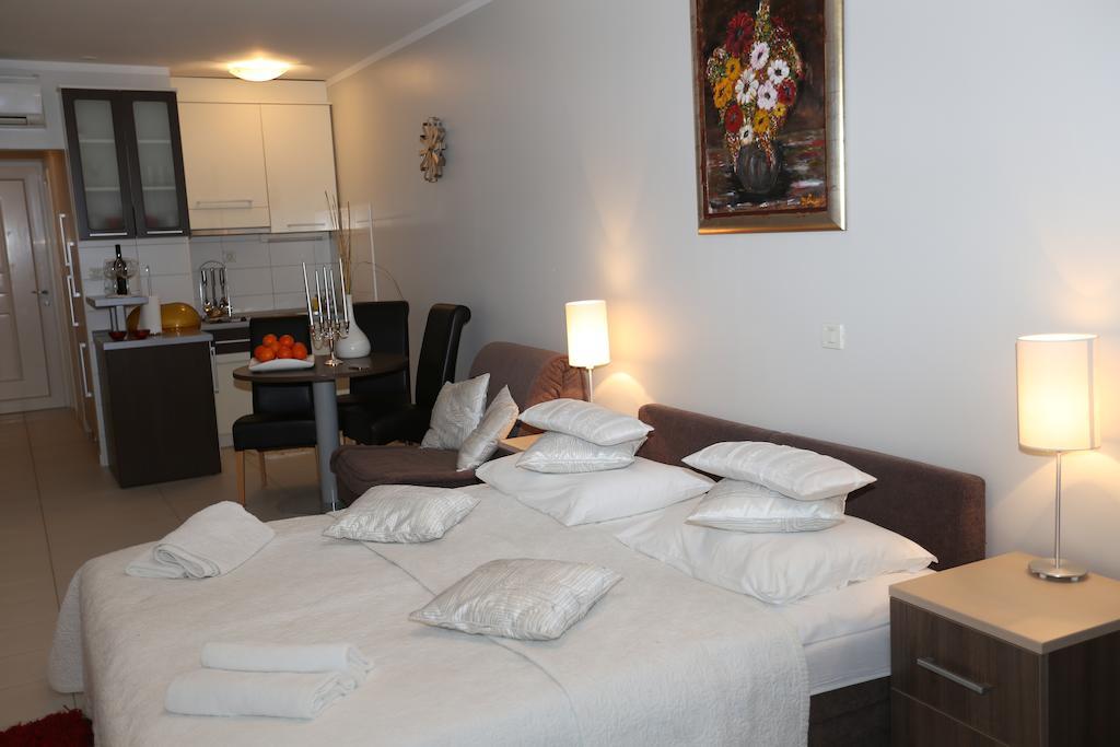 Apartments Lavica Beach Dumicic Podstrana Habitación foto